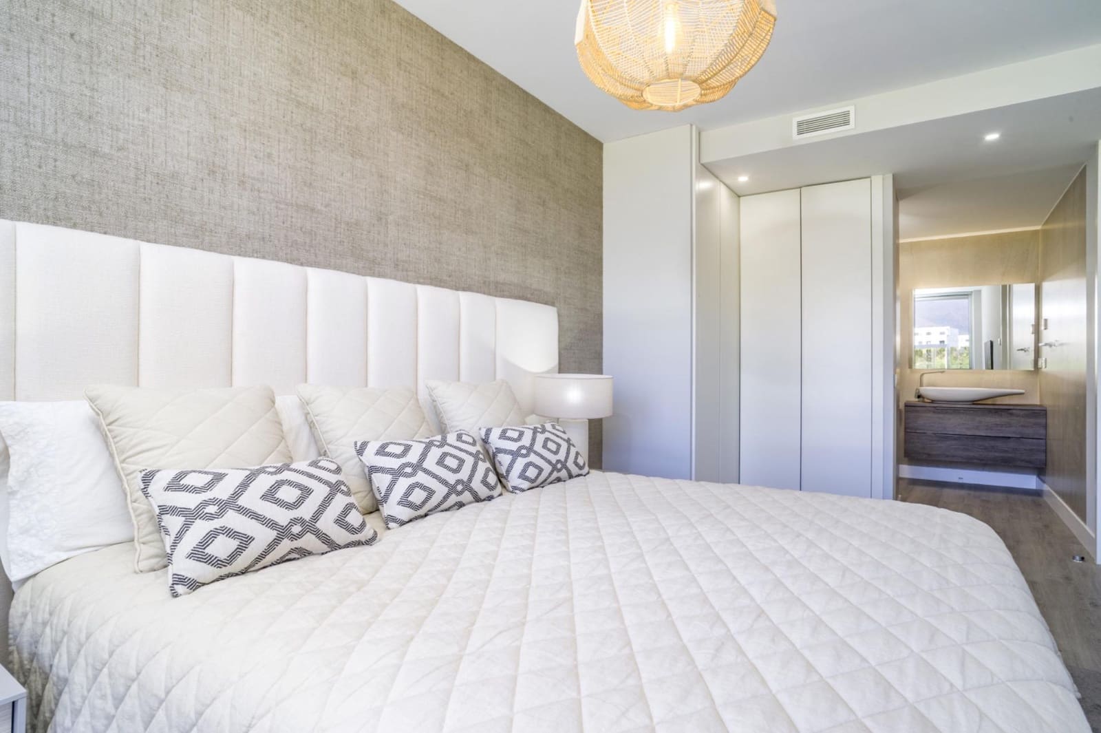 3 soverom Leilighet til salgs i Estepona med garasje - € 1 400 000 (Ref: 9755864)