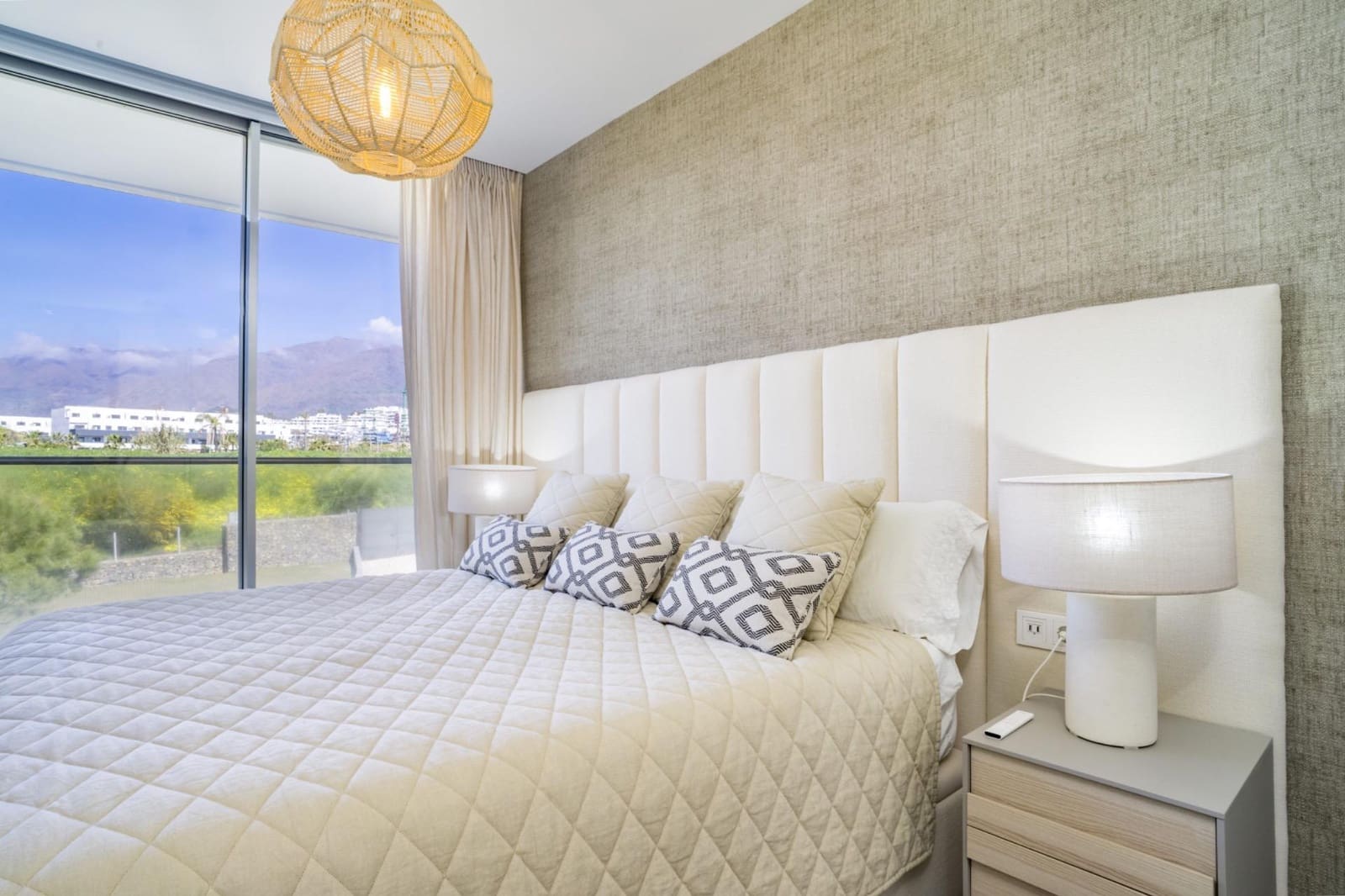 3 soverom Leilighet til salgs i Estepona med garasje - € 1 400 000 (Ref: 9755864)