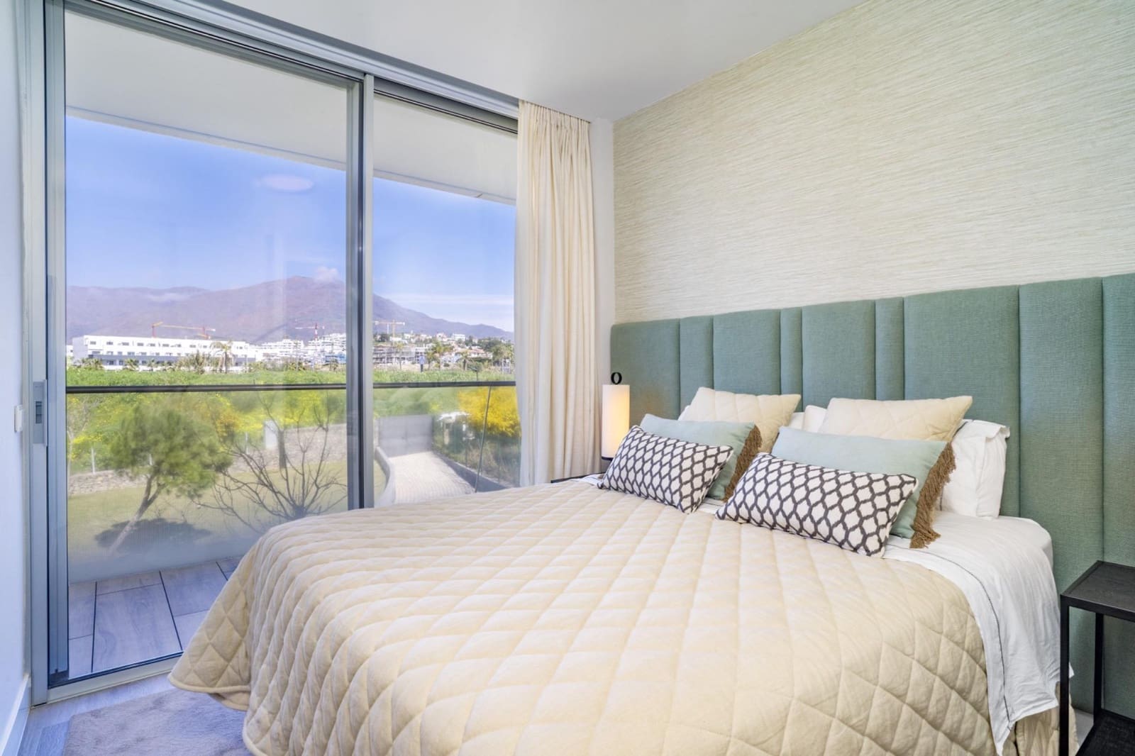 3 soverom Leilighet til salgs i Estepona med garasje - € 1 400 000 (Ref: 9755864)