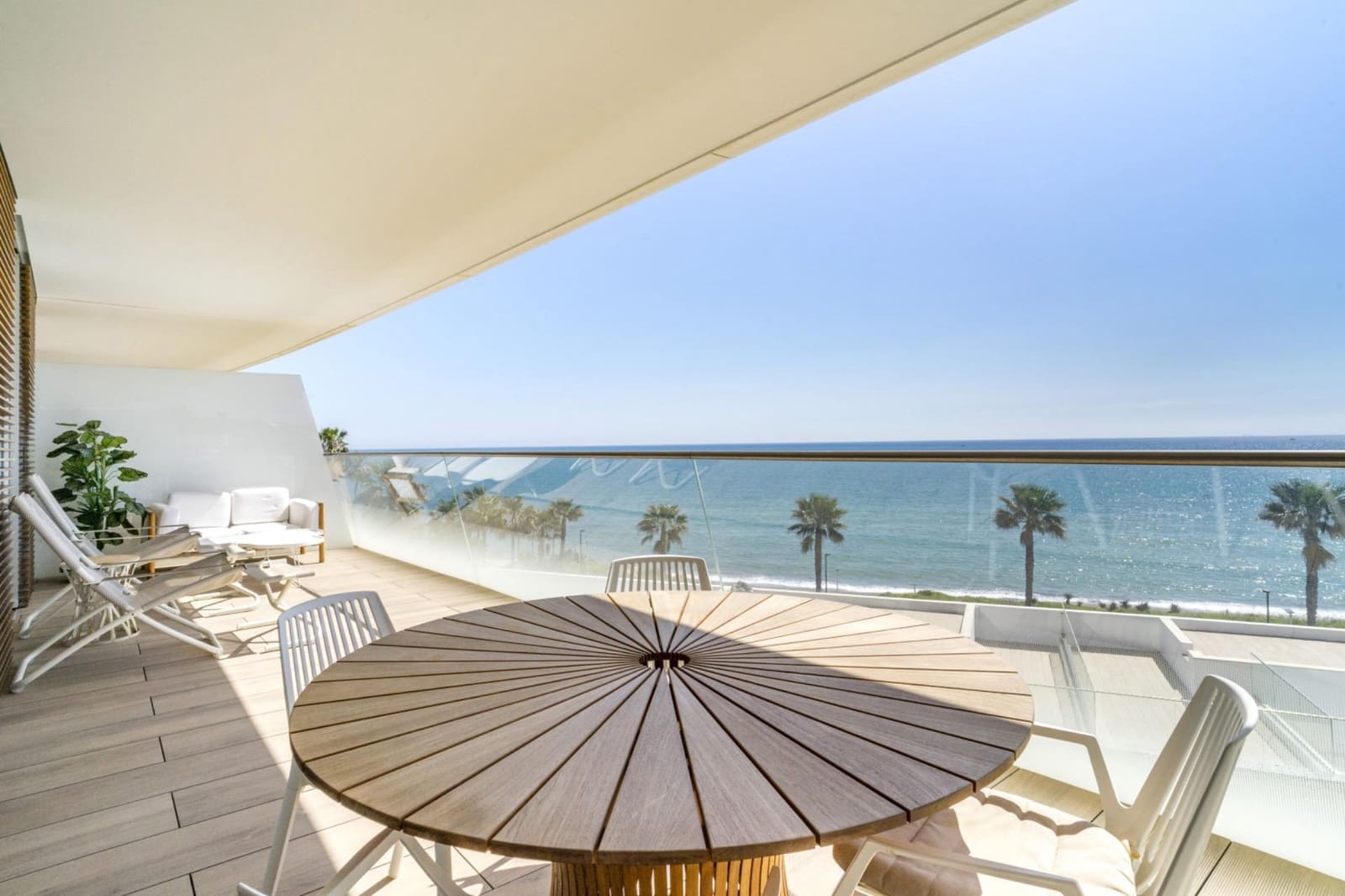 3 bedroom Apartment for sale in Estepona with pool garage - € 1,400,000 (Ref: 9755864)