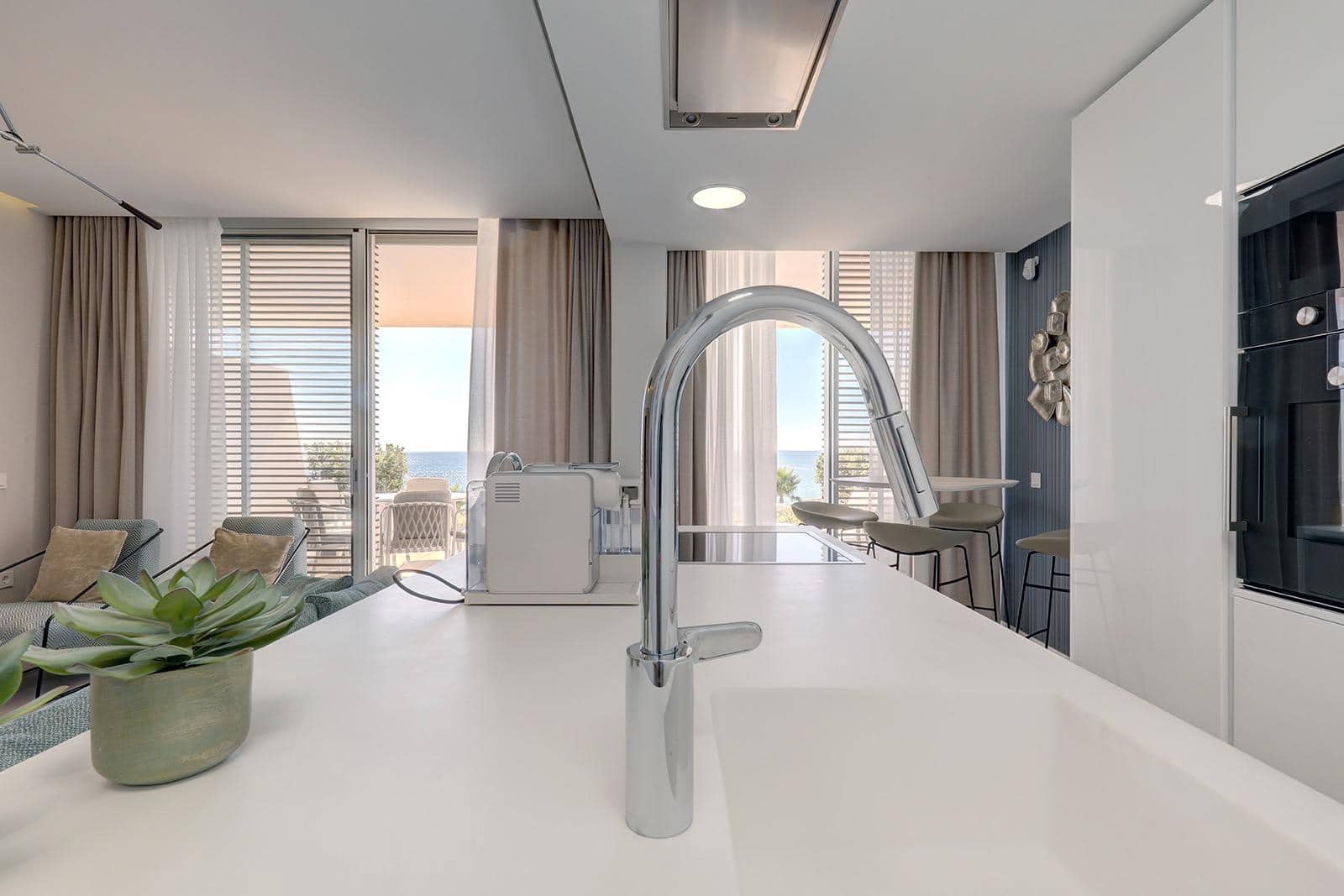 2 Zimmer Apartment zu verkaufen in Estepona mit Pool Garage - 995.000 € (Ref: 9762098)