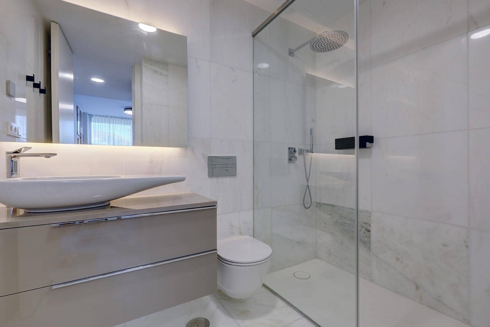 2 Zimmer Apartment zu verkaufen in Estepona mit Pool Garage - 995.000 € (Ref: 9762098)