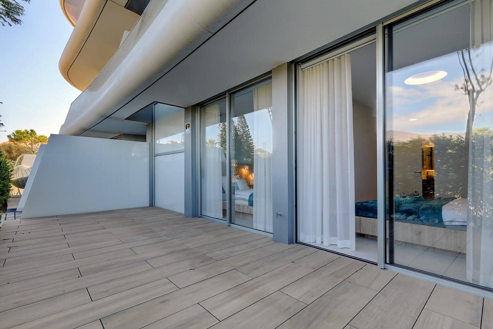 2 Zimmer Apartment zu verkaufen in Estepona mit Pool Garage - 995.000 € (Ref: 9762098)