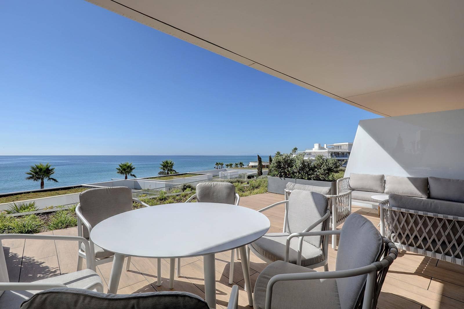 2 Zimmer Apartment zu verkaufen in Estepona mit Pool Garage - 995.000 € (Ref: 9762098)