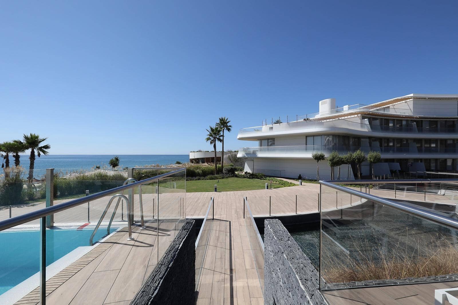 2 Zimmer Apartment zu verkaufen in Estepona mit Pool Garage - 995.000 € (Ref: 9762098)