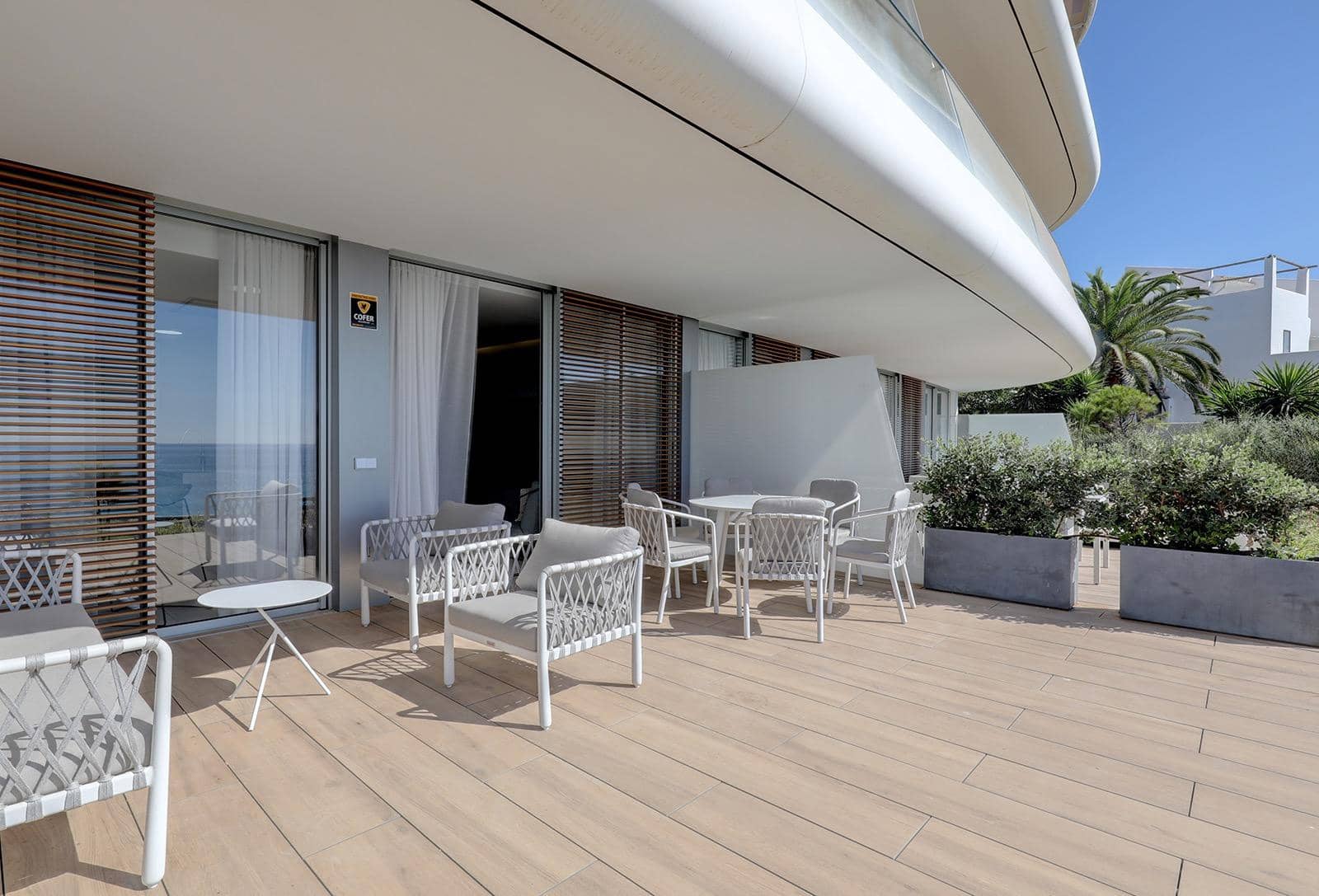 2 Zimmer Apartment zu verkaufen in Estepona mit Pool Garage - 995.000 € (Ref: 9762098)