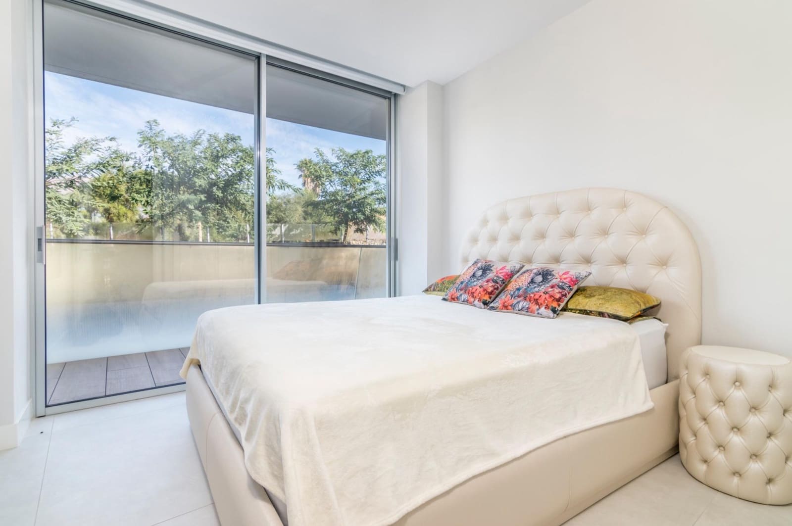 3 sypialnia Apartament na sprzedaż w Estepona z basenem garażem - 1 295 000 € (Ref: 9825618)