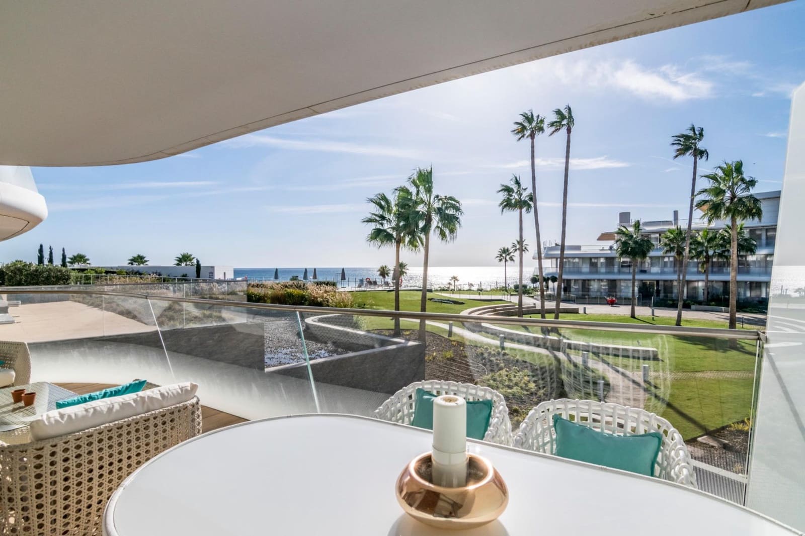 3 sypialnia Apartament na sprzedaż w Estepona z basenem garażem - 1 295 000 € (Ref: 9825618)