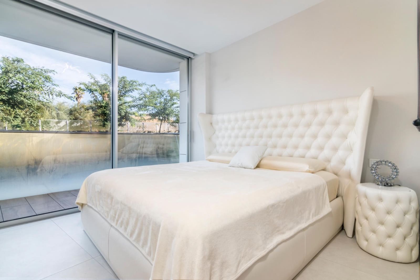 3 sypialnia Apartament na sprzedaż w Estepona z basenem garażem - 1 295 000 € (Ref: 9825618)