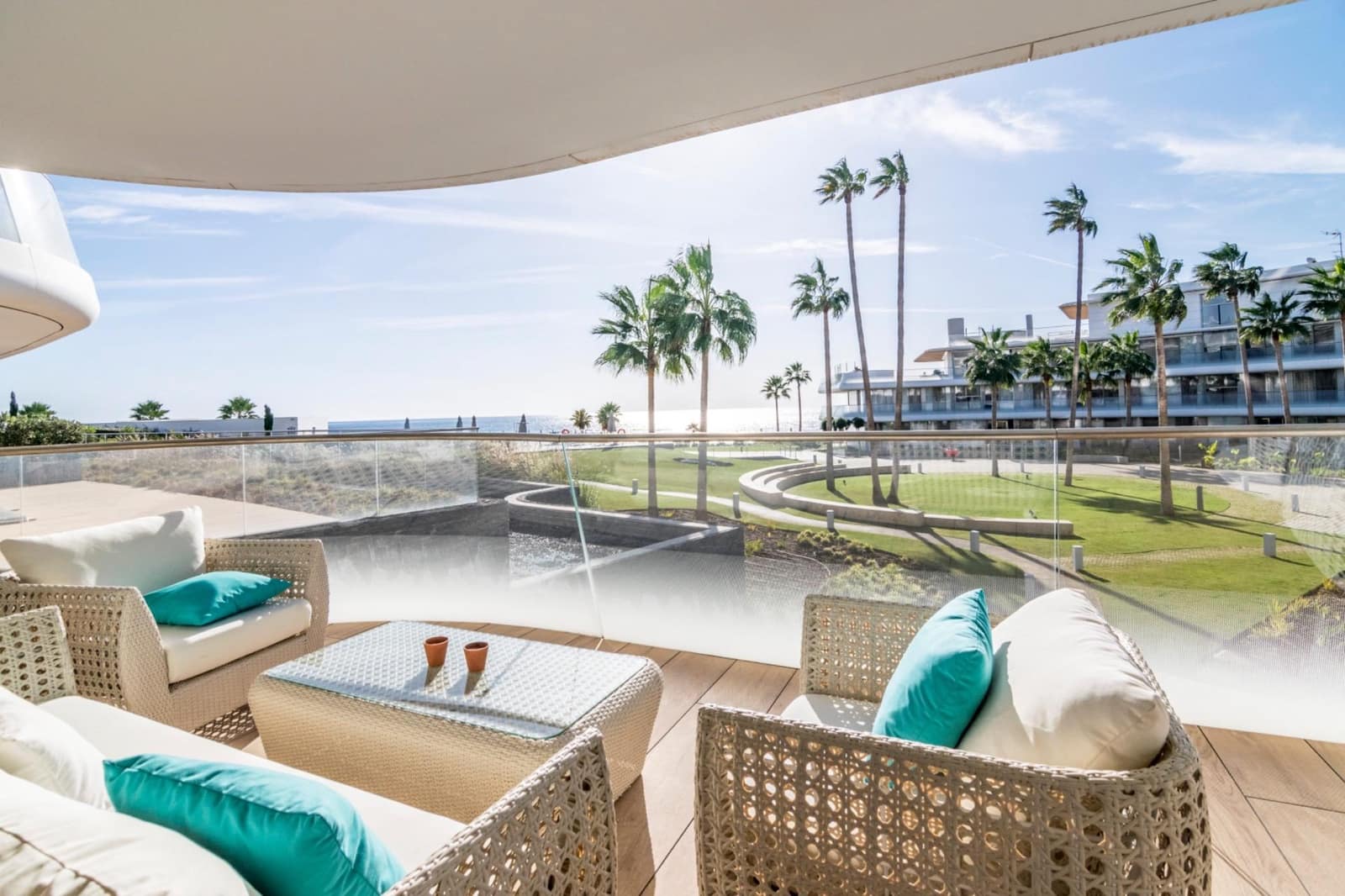 3 sypialnia Apartament na sprzedaż w Estepona z basenem garażem - 1 295 000 € (Ref: 9825618)