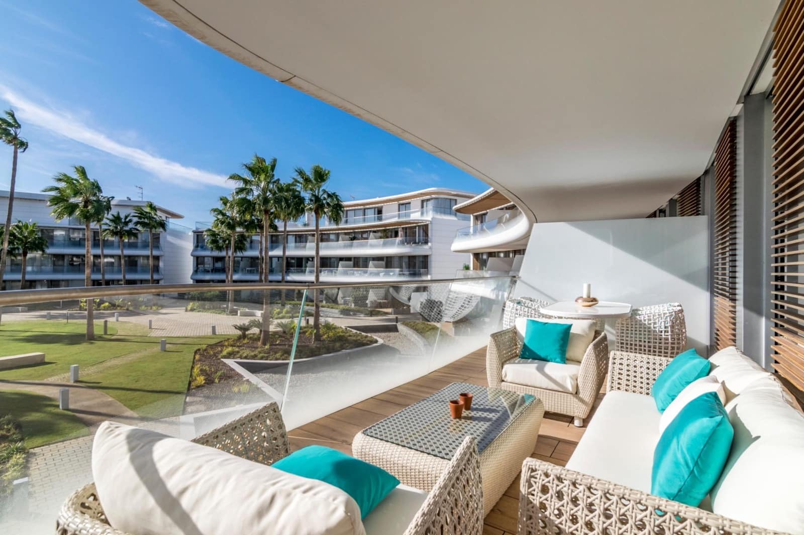 3 sypialnia Apartament na sprzedaż w Estepona z basenem garażem - 1 295 000 € (Ref: 9825618)