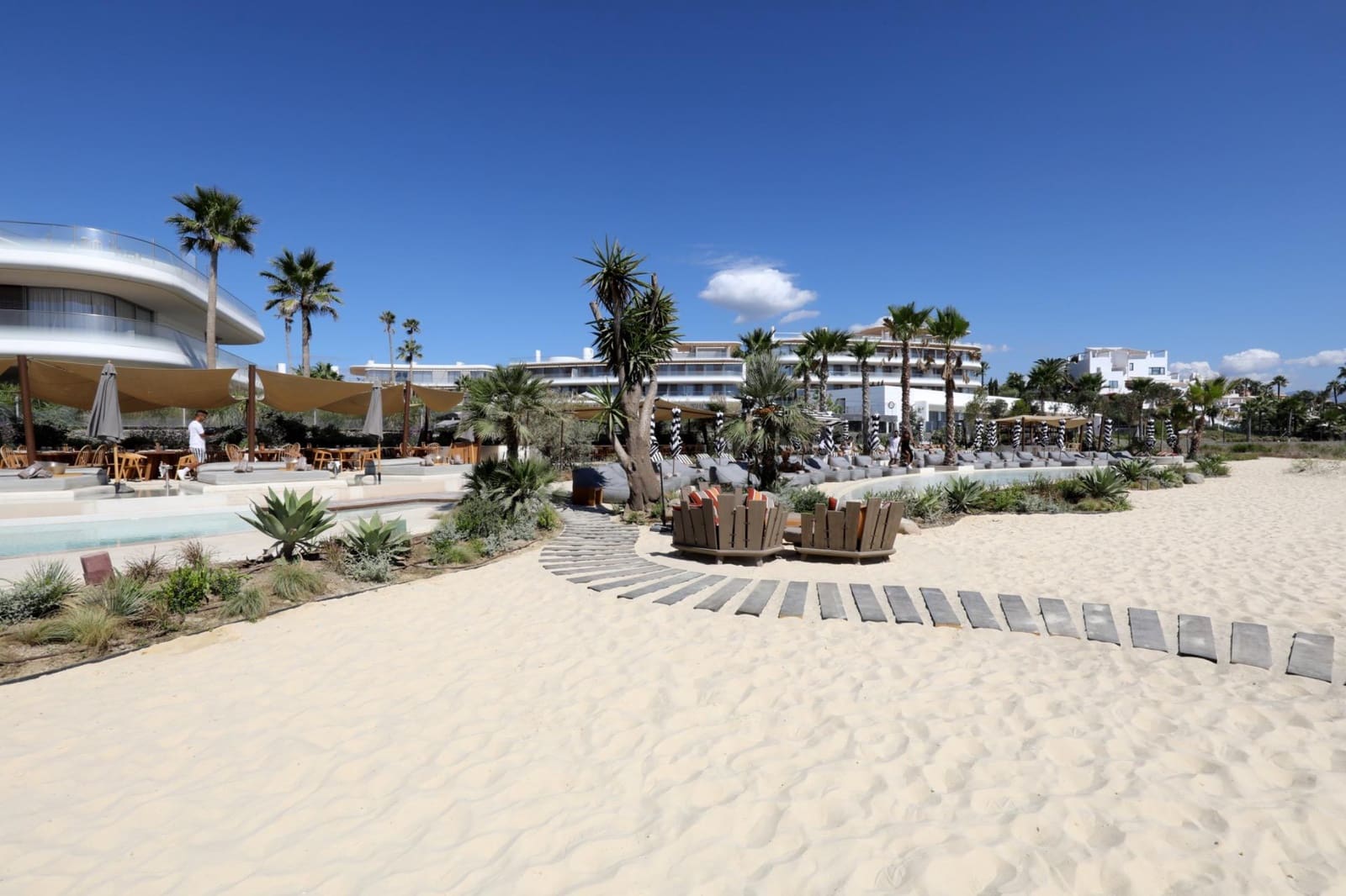3 sypialnia Apartament na sprzedaż w Estepona z basenem garażem - 1 295 000 € (Ref: 9825618)