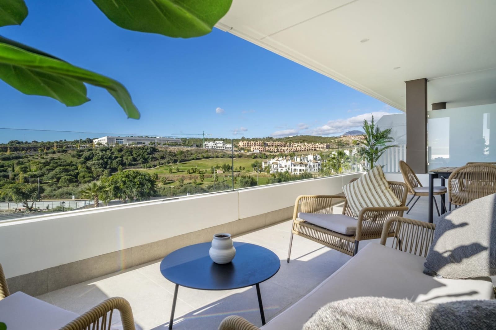 2 sovrum Lägenhet för semesterbostäder i Estepona med pool garage - 3 000 € (Ref: 9831666)
