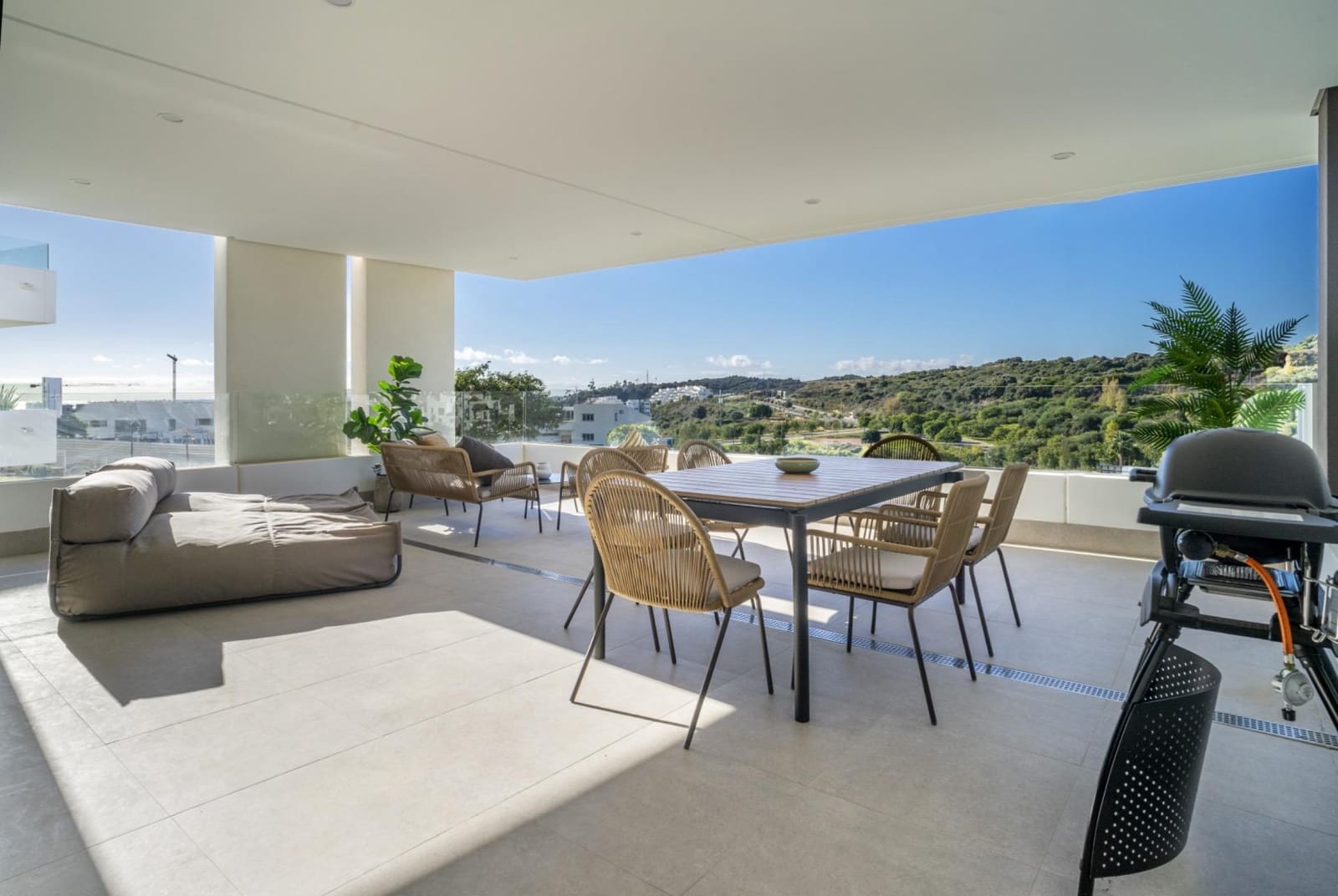 2 sovrum Lägenhet för semesterbostäder i Estepona med pool garage - 3 000 € (Ref: 9831666)