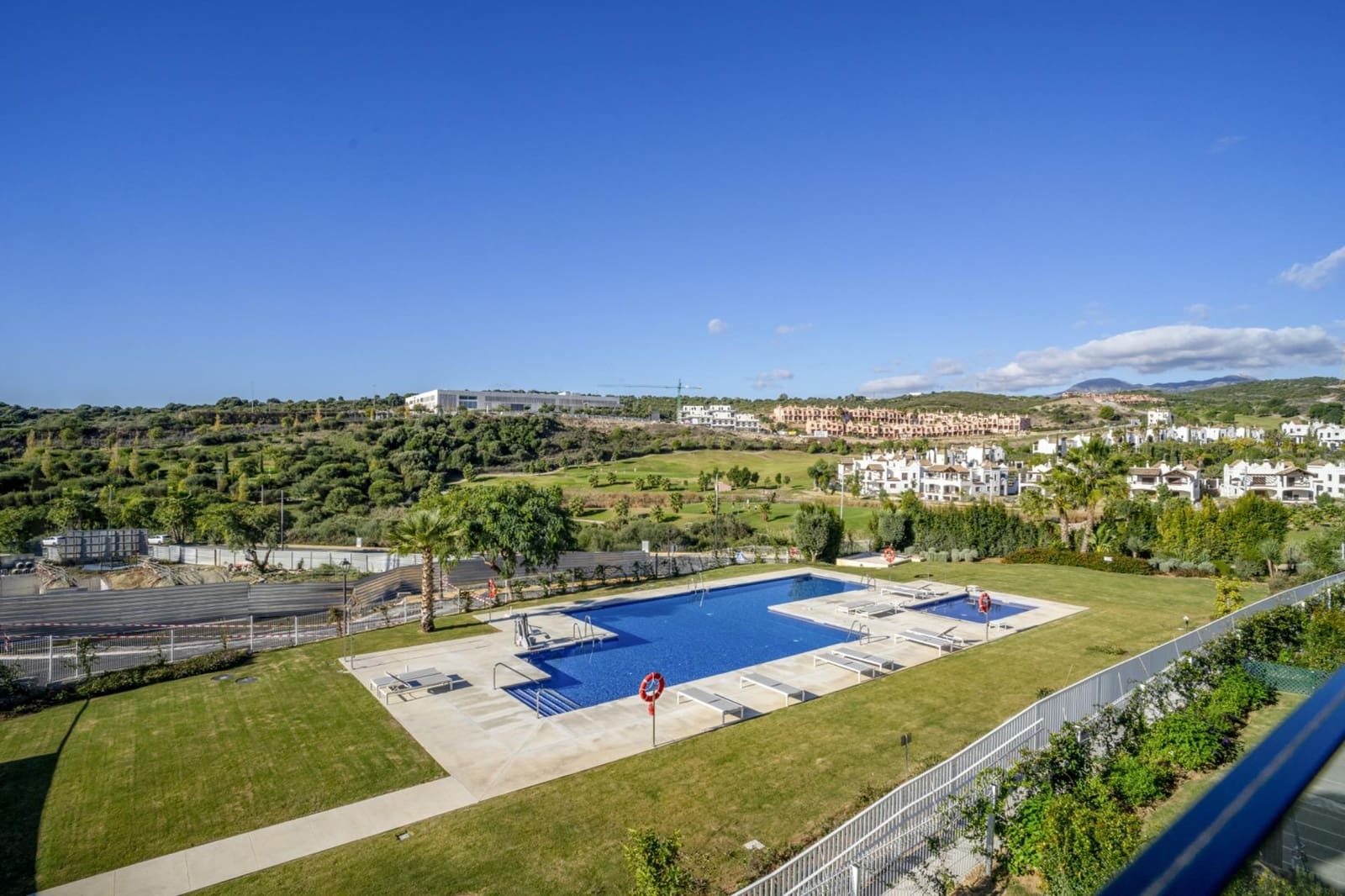 2 sovrum Lägenhet för semesterbostäder i Estepona med pool garage - 3 000 € (Ref: 9831666)