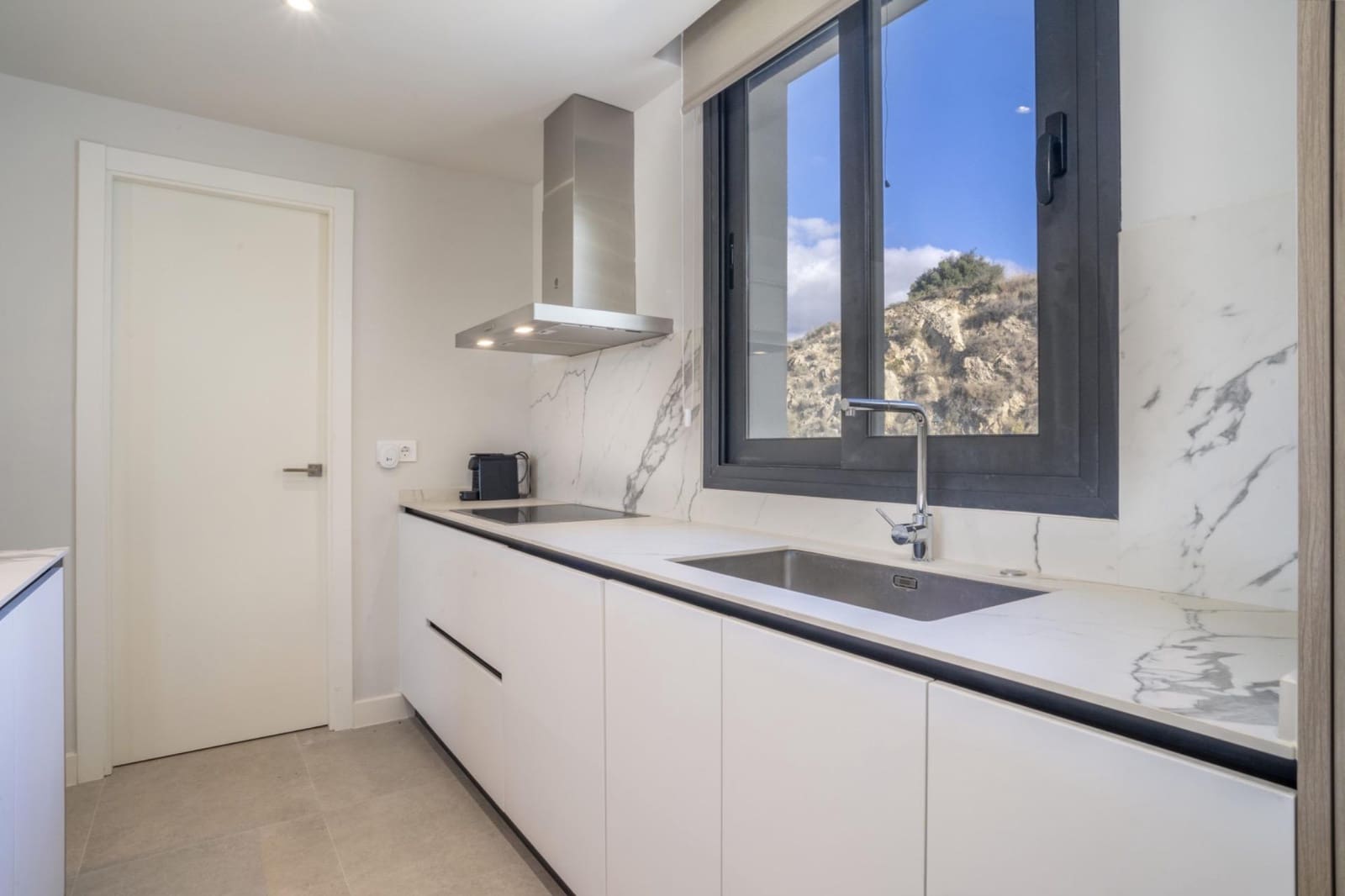 2 sovrum Lägenhet för semesterbostäder i Estepona med pool garage - 3 000 € (Ref: 9831666)