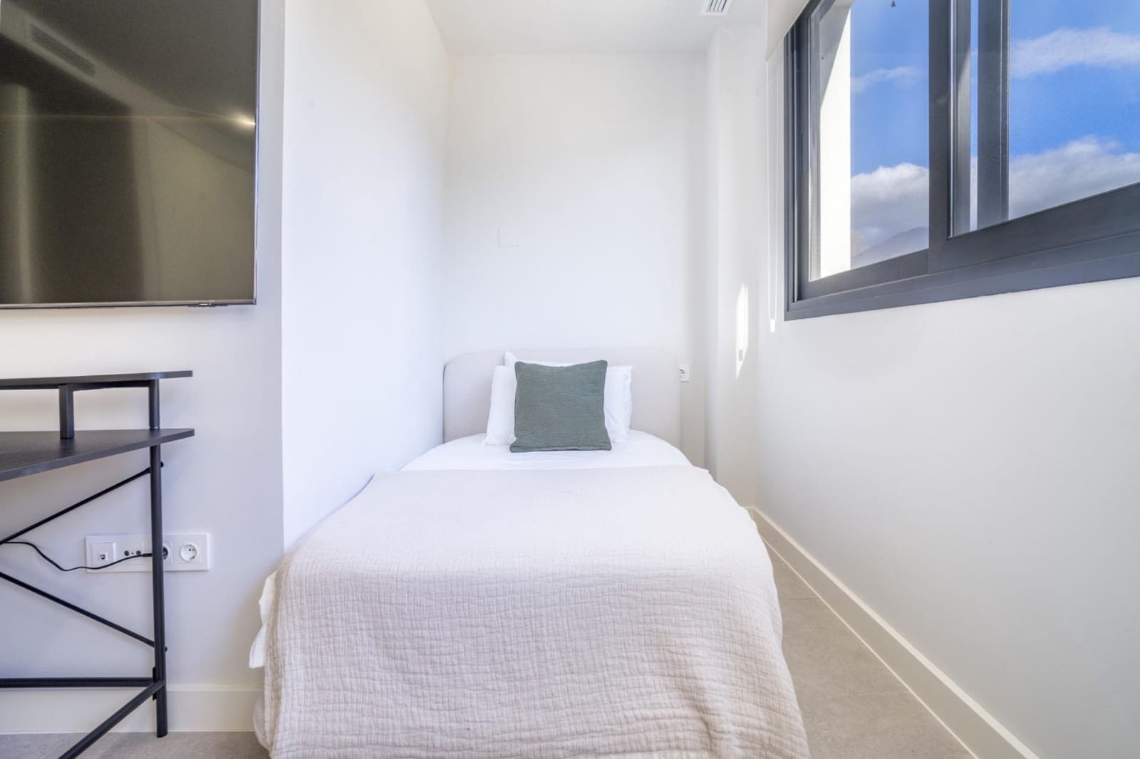 2 sovrum Lägenhet för semesterbostäder i Estepona med pool garage - 3 000 € (Ref: 9831666)