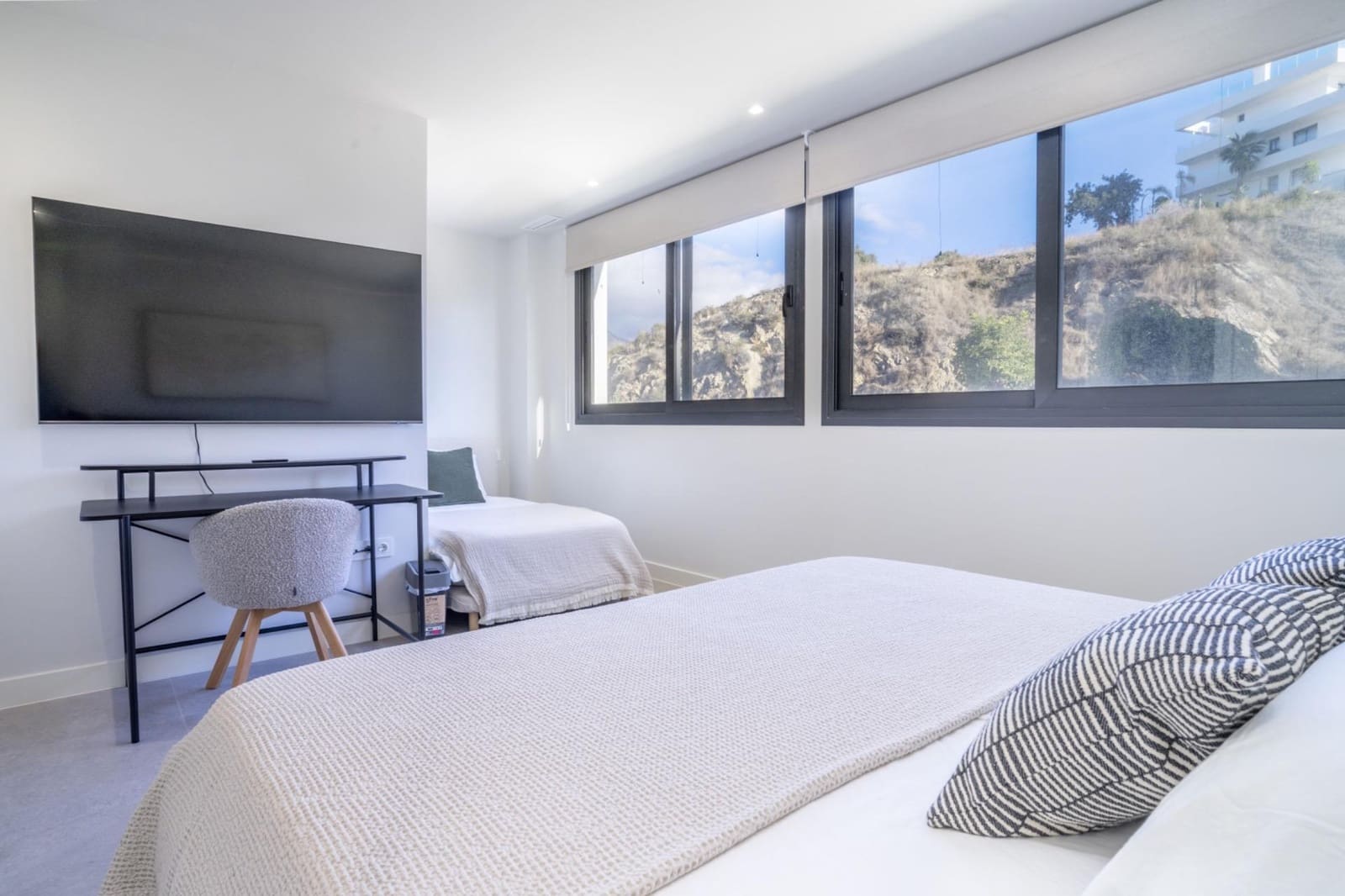 2 sovrum Lägenhet för semesterbostäder i Estepona med pool garage - 3 000 € (Ref: 9831666)
