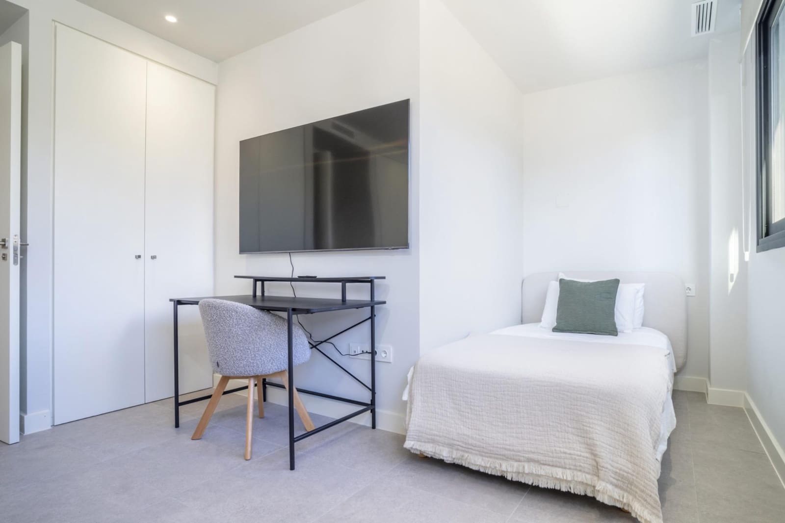2 sovrum Lägenhet för semesterbostäder i Estepona med pool garage - 3 000 € (Ref: 9831666)