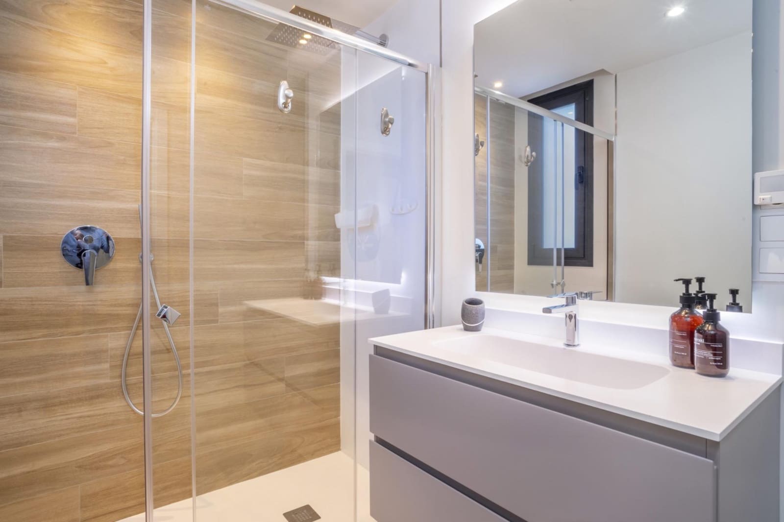 2 sovrum Lägenhet för semesterbostäder i Estepona med pool garage - 3 000 € (Ref: 9831666)