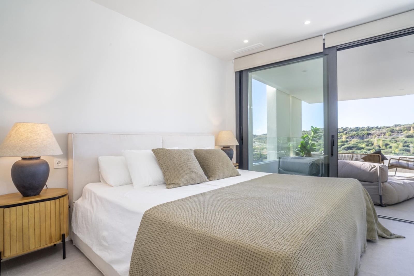 2 sovrum Lägenhet för semesterbostäder i Estepona med pool garage - 3 000 € (Ref: 9831666)