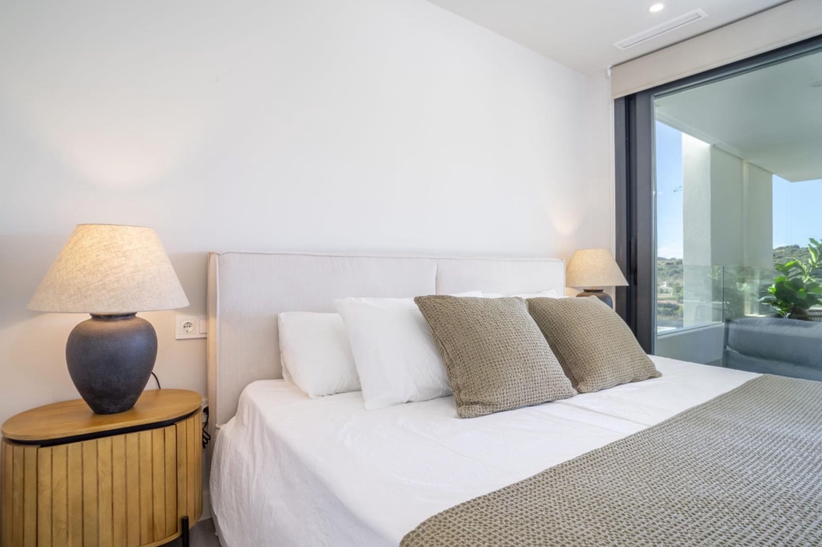 2 sovrum Lägenhet för semesterbostäder i Estepona med pool garage - 3 000 € (Ref: 9831666)