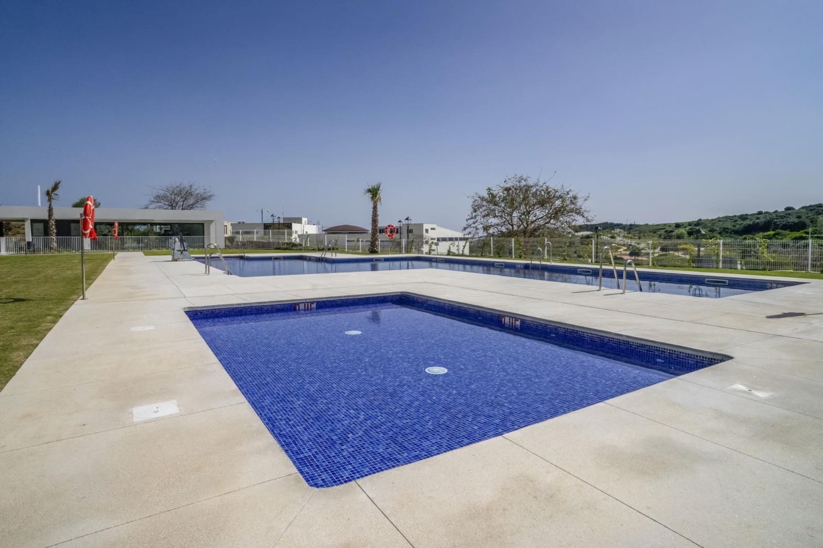 2 sovrum Lägenhet för semesterbostäder i Estepona med pool garage - 3 000 € (Ref: 9831666)