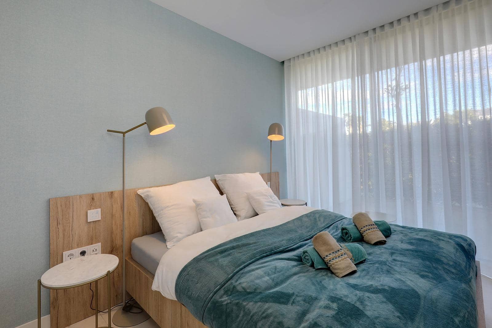 2 bedroom Apartment for holiday rental in Estepona with pool garage - € 3,000 (Ref: 9898934)