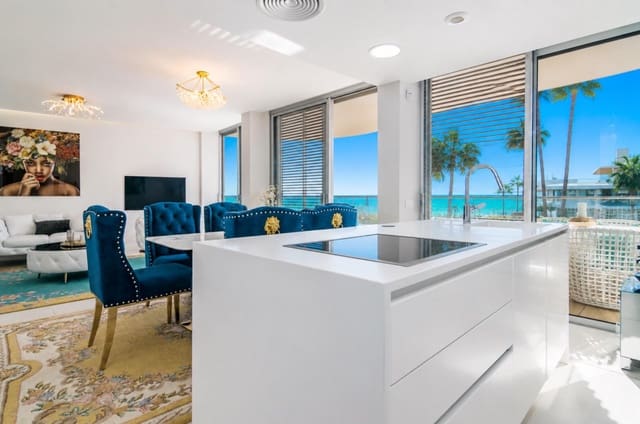 3 bedroom Apartment for holiday rental in Estepona - € 3,000 (Ref: 9898935)