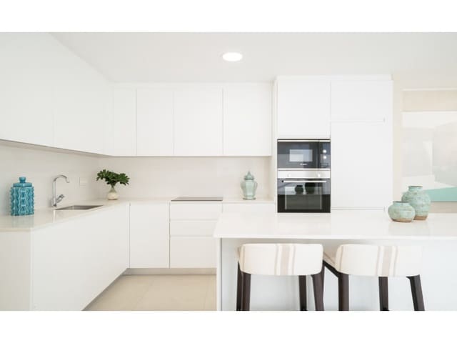 Leilighet til salgs i Torremolinos med svømmebasseng garasje - € 563 000 (Ref: 7154935)