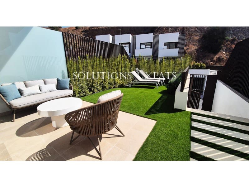 Semi-Rækkehus til salg i Rincon de la Victoria med garage - € 705.000 (Ref: 7260608)