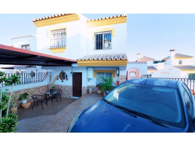 3 slaapkamer Halfvrijstaande villa te koop in Torre del Mar, Vélez-Málaga met zwembad garage - € 410.000 (Ref: 8510184)