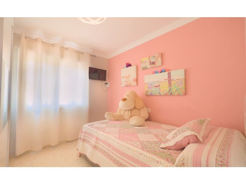 3 soveværelse Semi-Rækkehus til salg i Torre del Mar med swimmingpool garage - € 410.000 (Ref: 8510184)