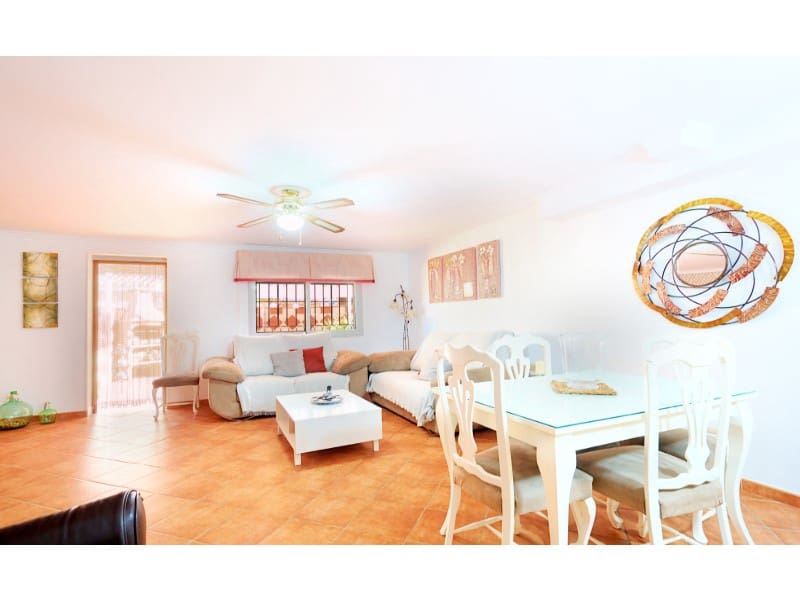 3 soveværelse Semi-Rækkehus til salg i Torre del Mar med swimmingpool garage - € 410.000 (Ref: 8510184)