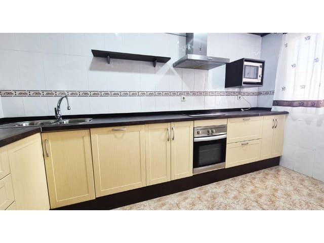 3 slaapkamer Halfvrijstaande villa te koop in Torre del Mar, Vélez-Málaga met zwembad garage - € 410.000 (Ref: 8510184)