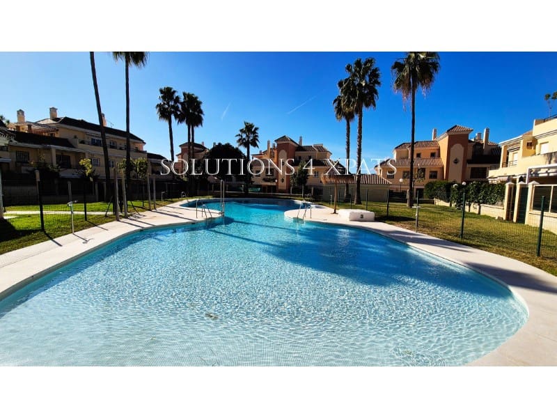 3 quarto Apartamento para venda em Caleta de Velez com piscina garagem - 363 000 € (Ref: 8576694)