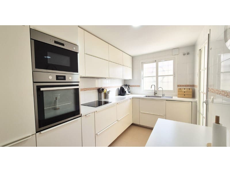 3 Zimmer Apartment zu verkaufen in Caleta de Velez mit Pool Garage - 359.000 € (Ref: 8576694)