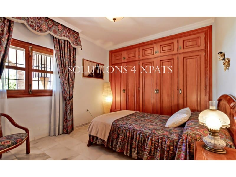 8 soveværelse Villa til salg i La Cala del Moral med swimmingpool garage - € 1.550.000 (Ref: 8576695)