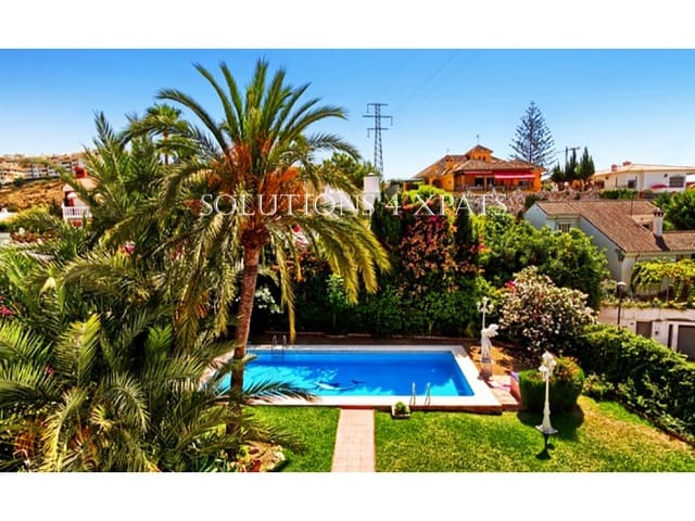 8 makuuhuone Huvila myytävänä paikassa La Cala del Moral, Rincón de la Victoria mukana uima-altaan 
autotalli - 1 550 000 € (Ref: 8576695)