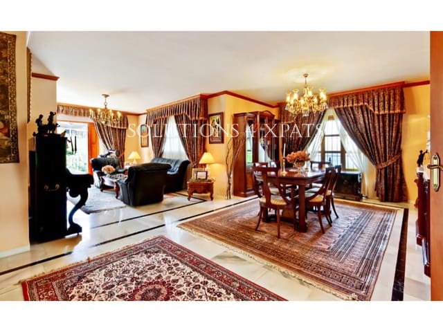 8 makuuhuone Huvila myytävänä paikassa La Cala del Moral, Rincón de la Victoria mukana uima-altaan 
autotalli - 1 550 000 € (Ref: 8576695)