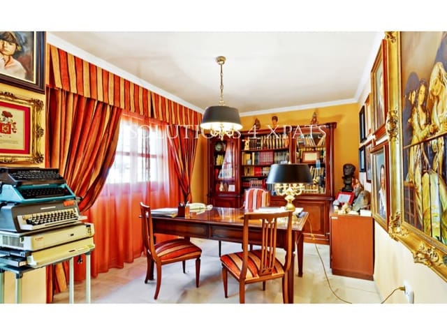 8 makuuhuone Huvila myytävänä paikassa La Cala del Moral, Rincón de la Victoria mukana uima-altaan 
autotalli - 1 550 000 € (Ref: 8576695)