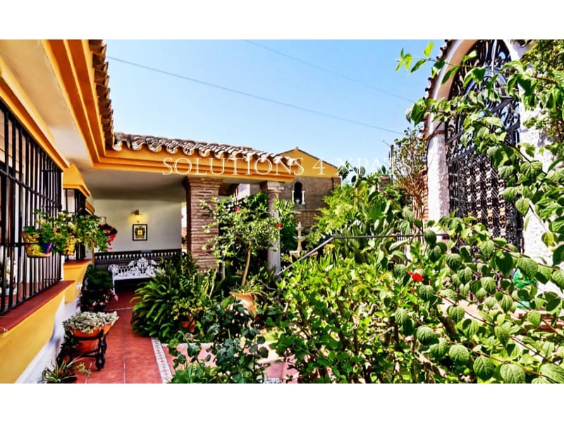 8 soveværelse Villa til salg i La Cala del Moral med swimmingpool garage - € 1.550.000 (Ref: 8576695)