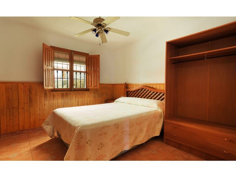 3 soveværelse Finca/Landehus til salg i Sayalonga med swimmingpool - € 390.000 (Ref: 8628355)