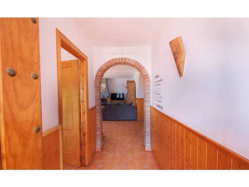 3 soveværelse Finca/Landehus til salg i Sayalonga med swimmingpool - € 390.000 (Ref: 8628355)