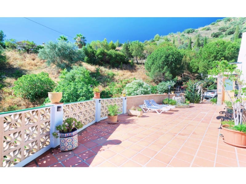 3 soveværelse Finca/Landehus til salg i Sayalonga med swimmingpool - € 390.000 (Ref: 8628355)