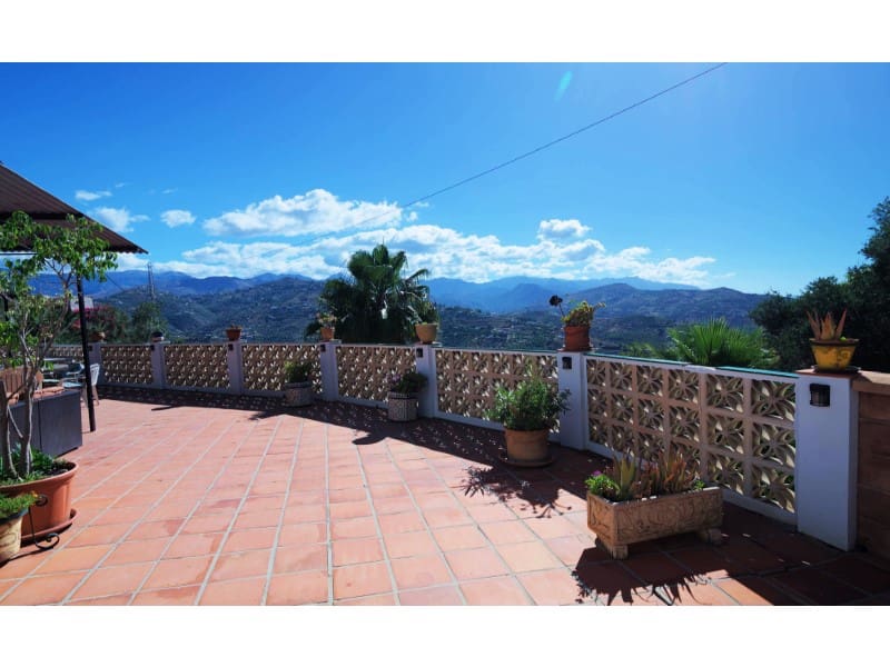 3 soveværelse Finca/Landehus til salg i Sayalonga med swimmingpool - € 390.000 (Ref: 8628355)