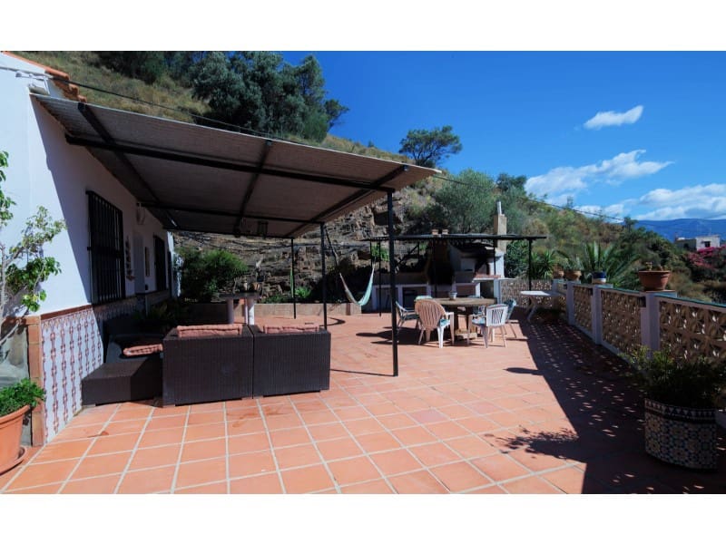 3 soveværelse Finca/Landehus til salg i Sayalonga med swimmingpool - € 390.000 (Ref: 8628355)