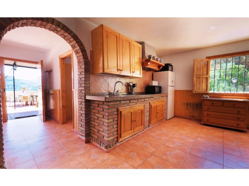 3 soveværelse Finca/Landehus til salg i Sayalonga med swimmingpool - € 390.000 (Ref: 8628355)