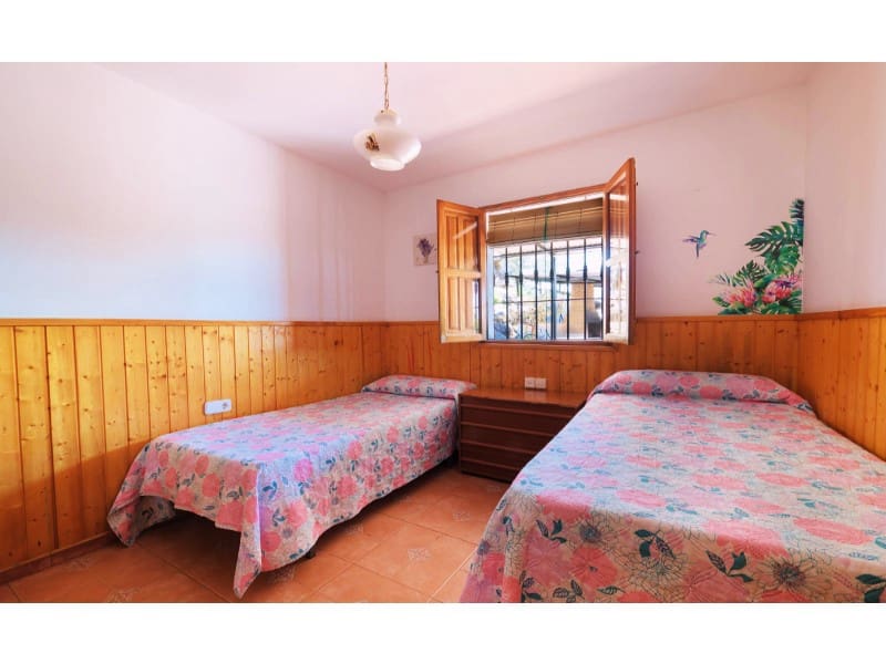 3 soveværelse Finca/Landehus til salg i Sayalonga med swimmingpool - € 390.000 (Ref: 8628355)