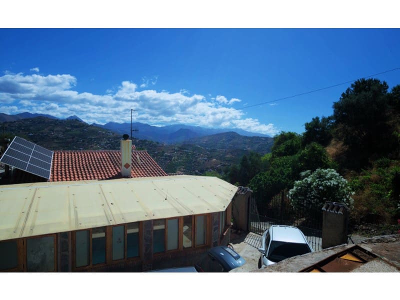 3 soveværelse Finca/Landehus til salg i Sayalonga med swimmingpool - € 390.000 (Ref: 8628355)